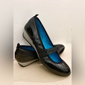 Adrienne Vittadini Sport Vonn Wedge: Black, sz 9.5